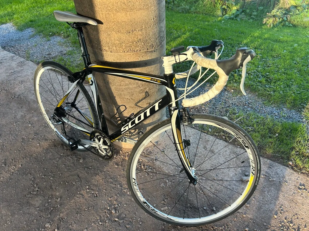 SCOTT Men’s lightweight Racer 24speed - Image 1