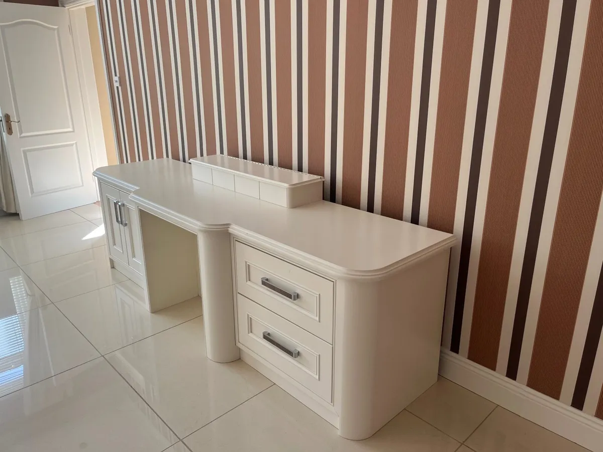 Large Table/Desk - Image 4