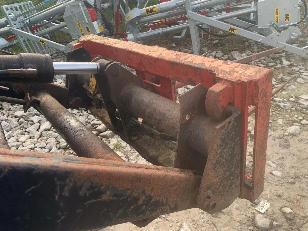 CASE 685 XL & QUICKE LOADER - Image 3