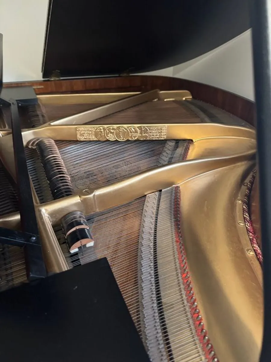 Cremona RARE 4ft baby grand piano - Image 4