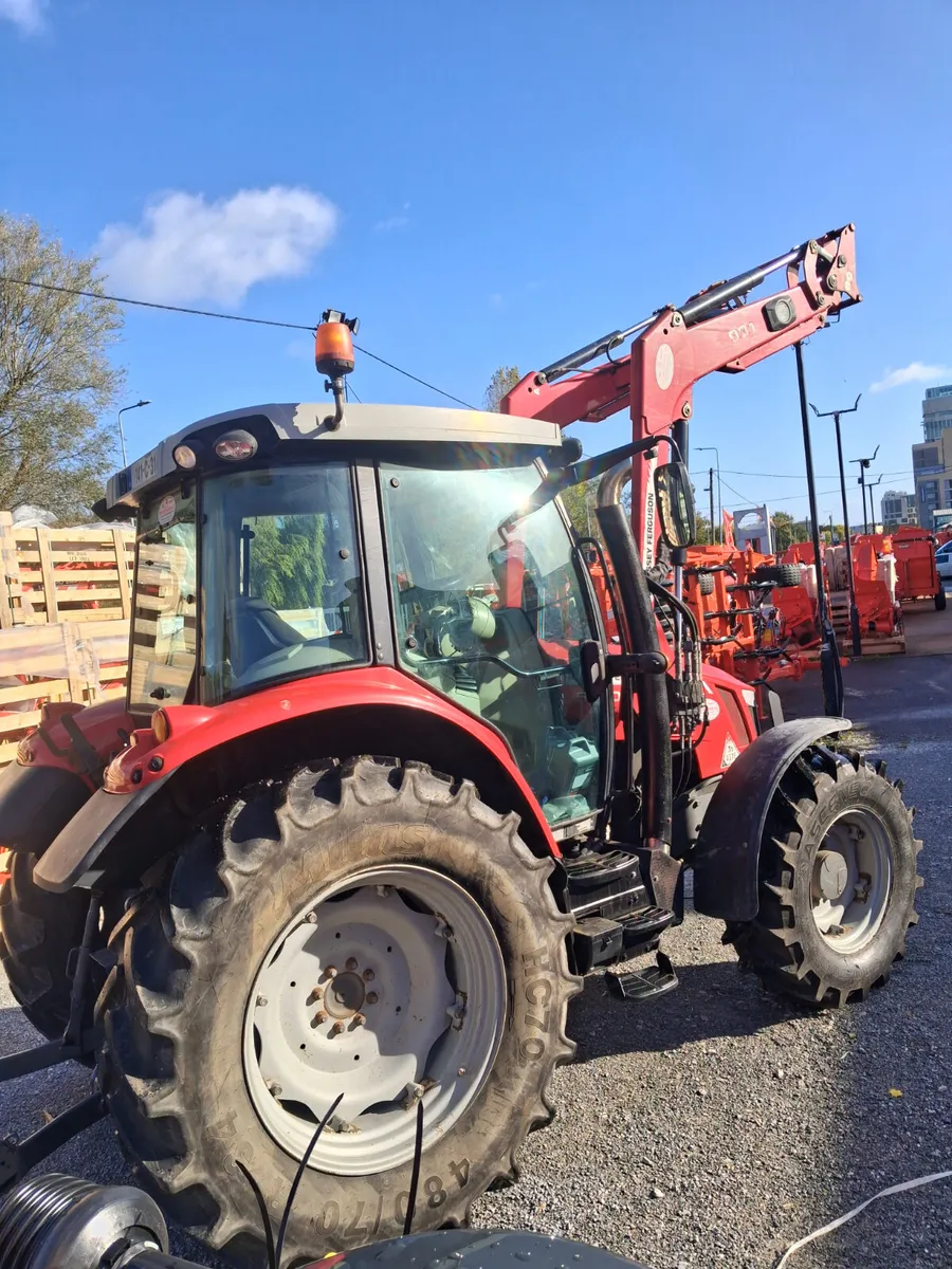 Massey Ferguson 5610 - Image 2