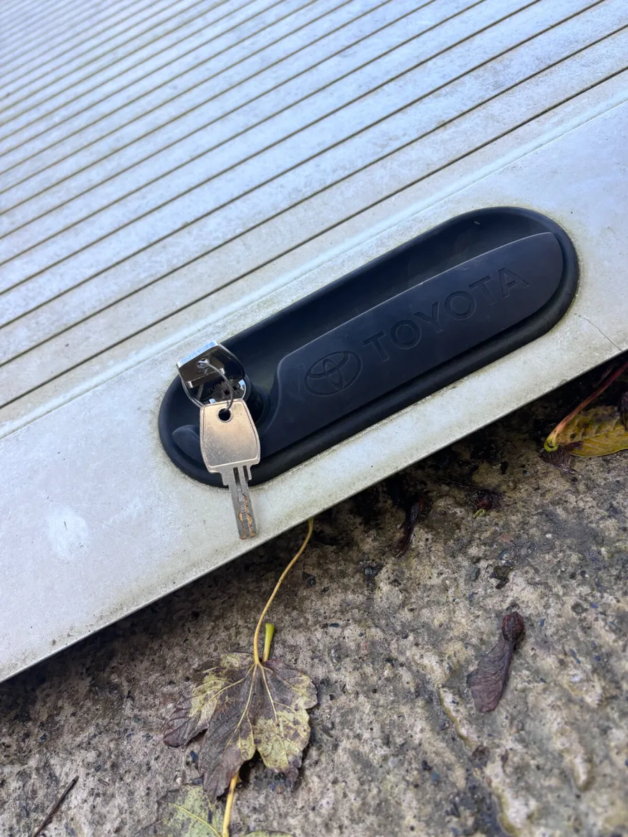 Toyota Hilux Roller Cover - Image 2