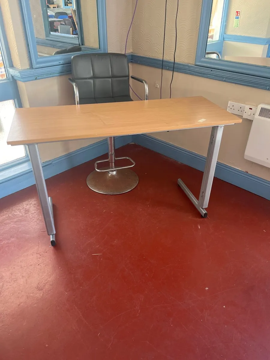 Chairs and tables - Image 4