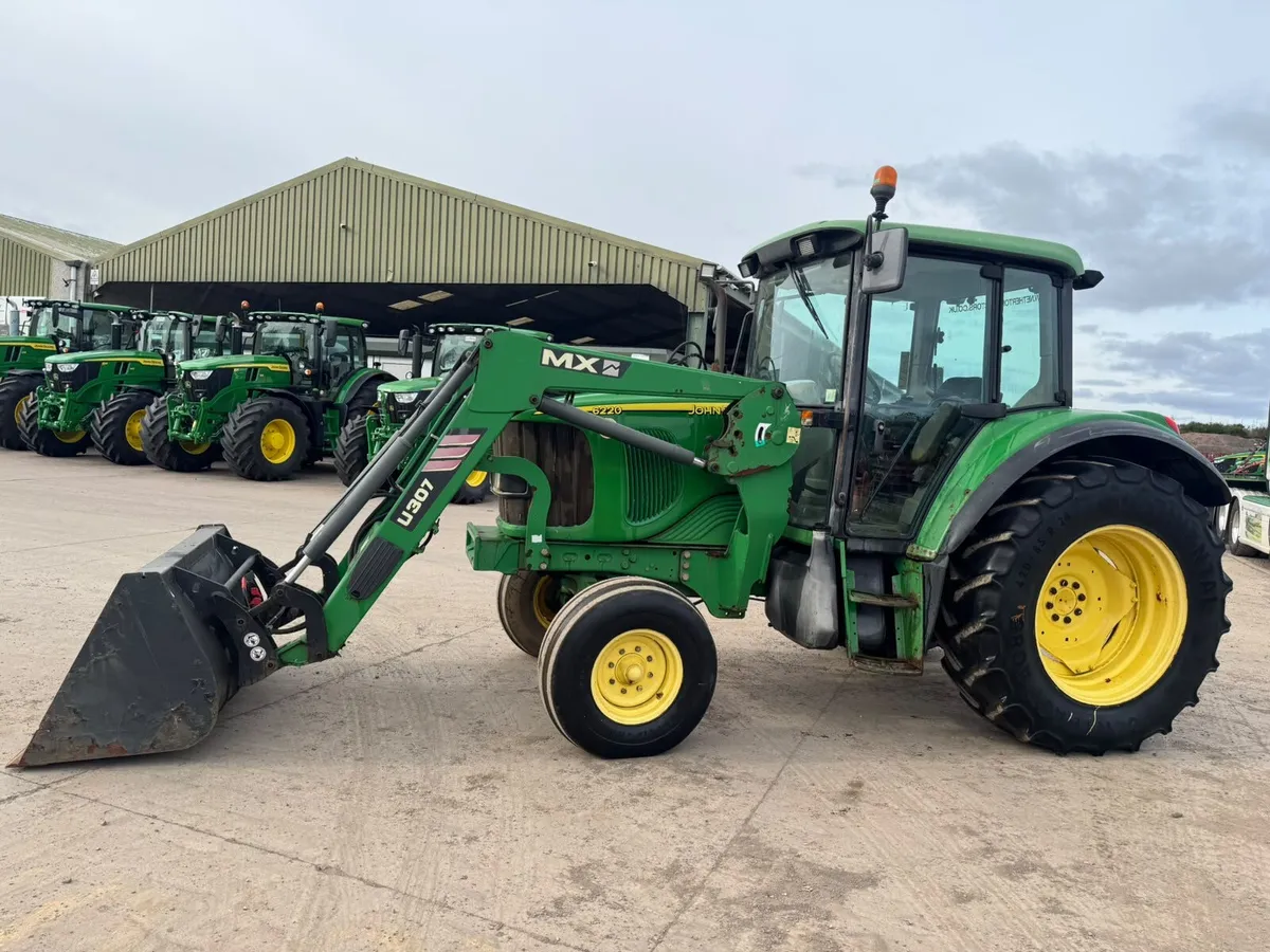 JOHN DEERE 6220 c/w LOADER + BUCKET - Image 3