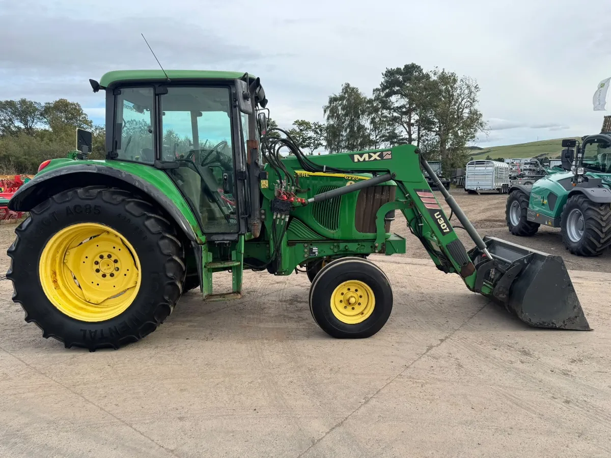 JOHN DEERE 6220 c/w LOADER + BUCKET - Image 4
