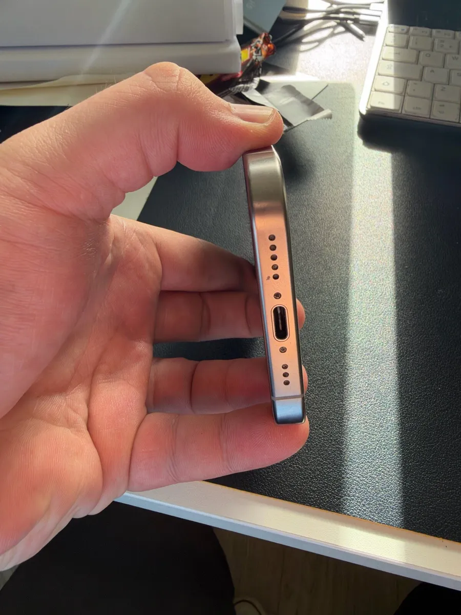 iPhone 16 pro - Image 3