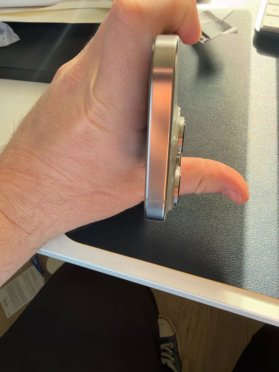 iPhone 16 pro - Image 4