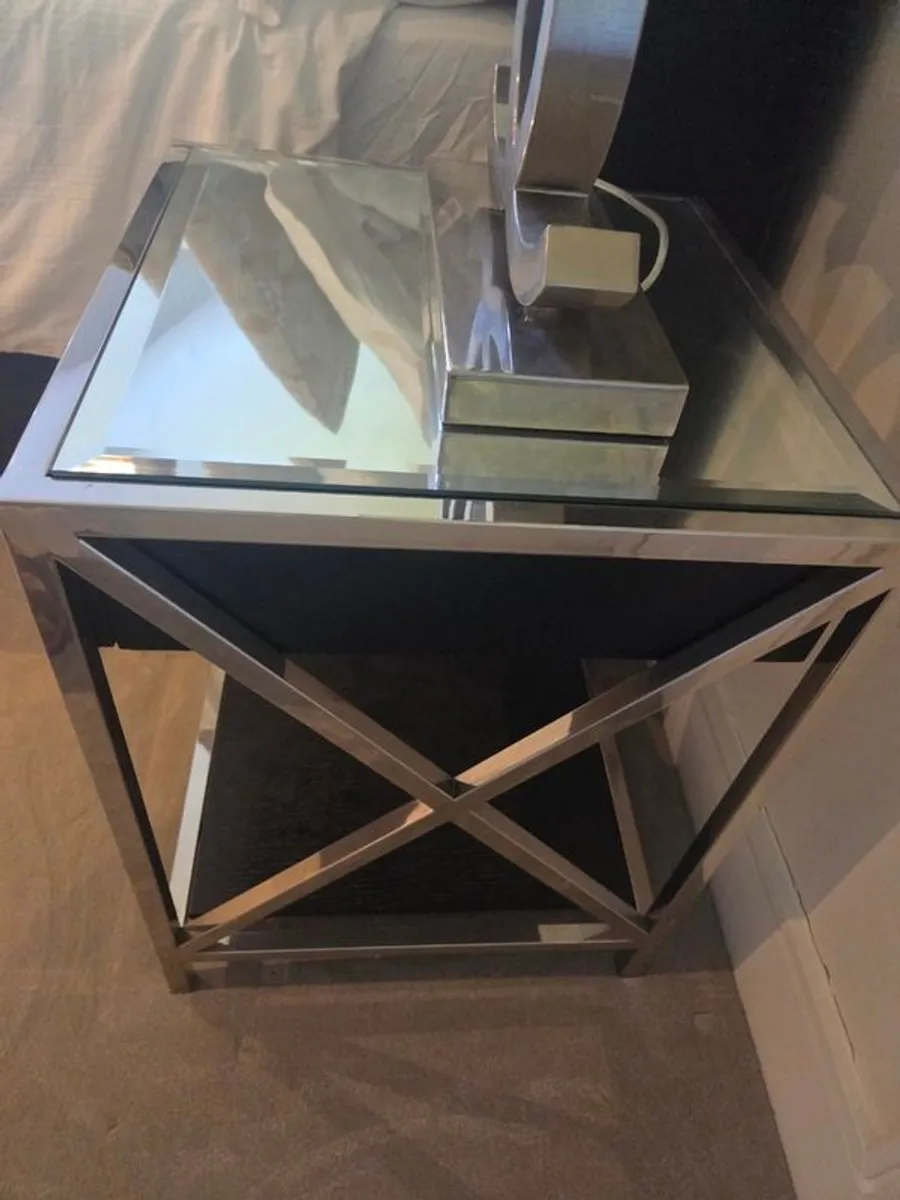 2 x Stunning Mirrored Bedside Lockers with chrome frame - Image 4