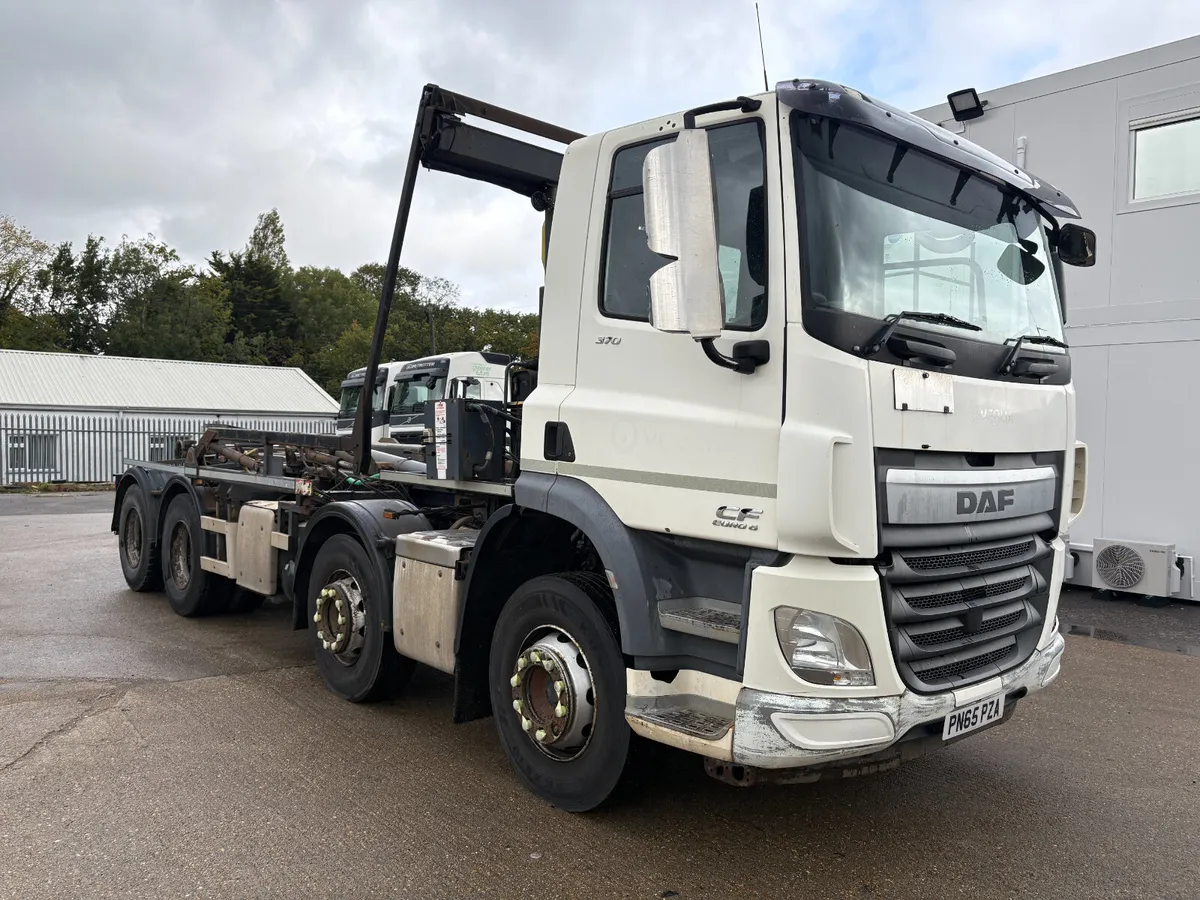 DAF CF370 8X4 HOOK LOADER SKIP TRUCK - Image 1