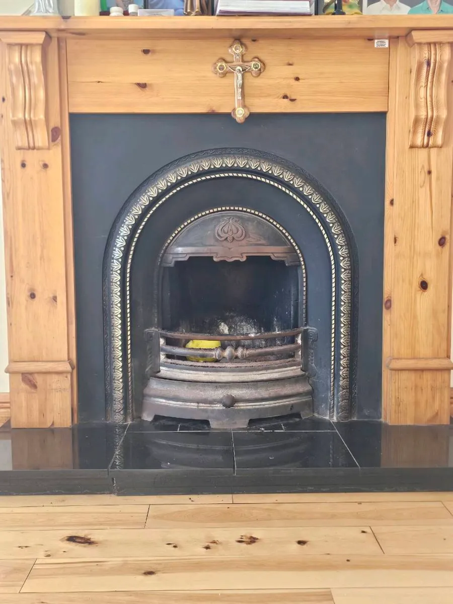 Classic wooden and cast-iron fireplace - Image 3