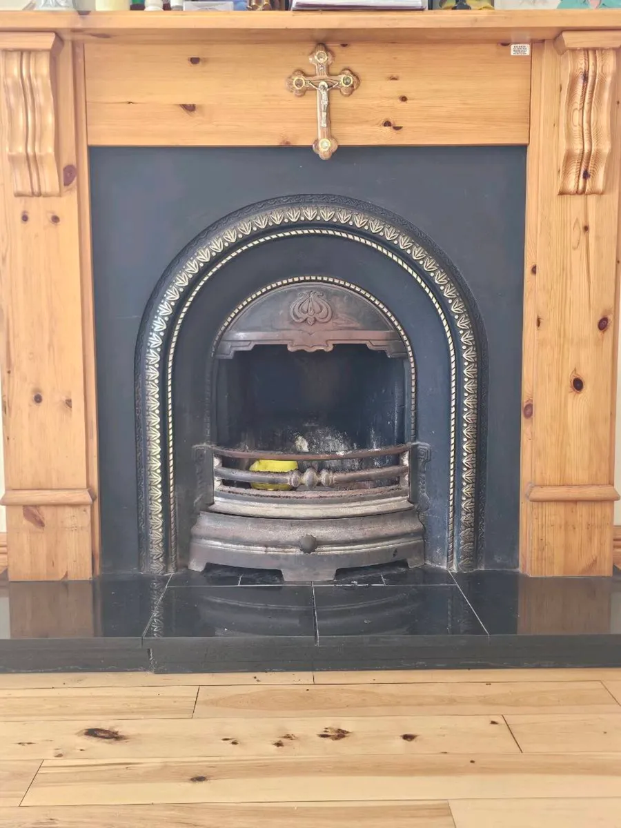 Classic wooden and cast-iron fireplace - Image 4