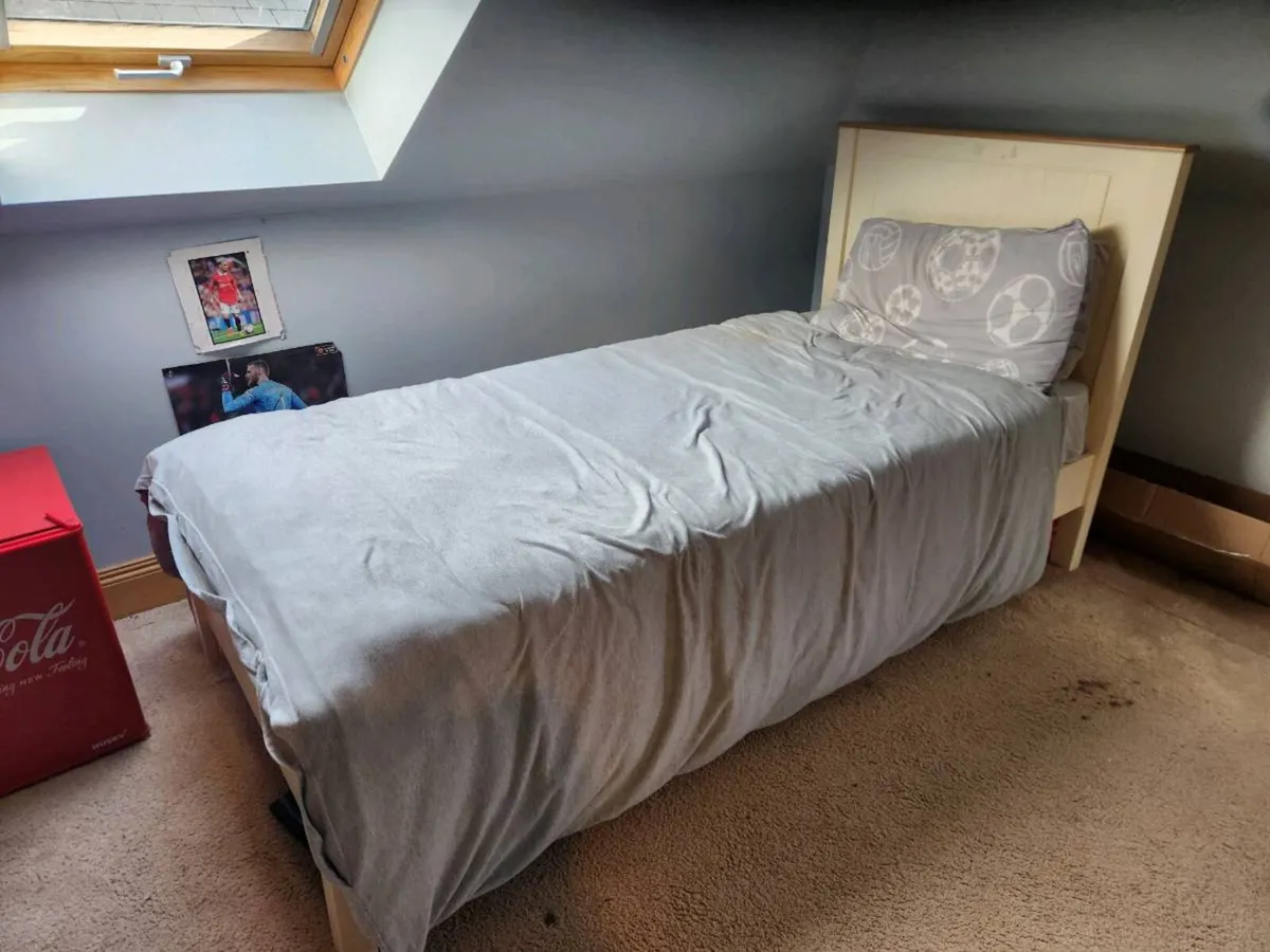 Bed - Image 1