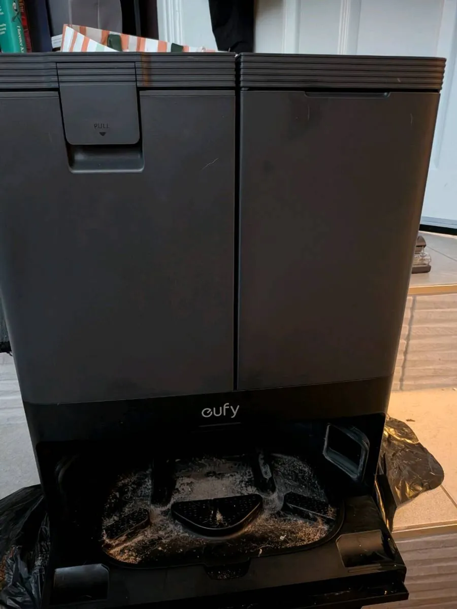 Robot vacuum Eufy X10 Omni pro for PARTS ONLY - Image 3