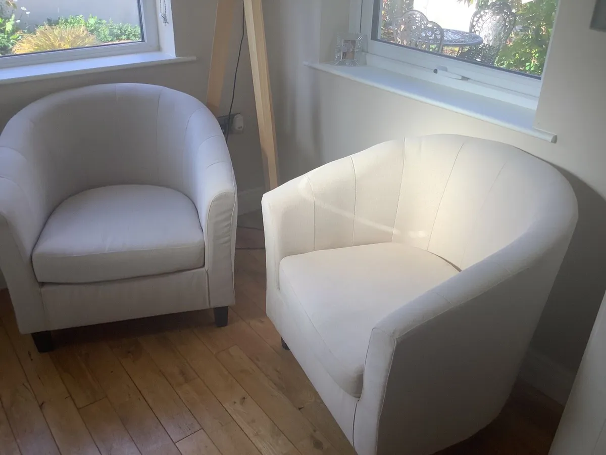 2 Bucket Chairs   Corner TV Unit - Image 1