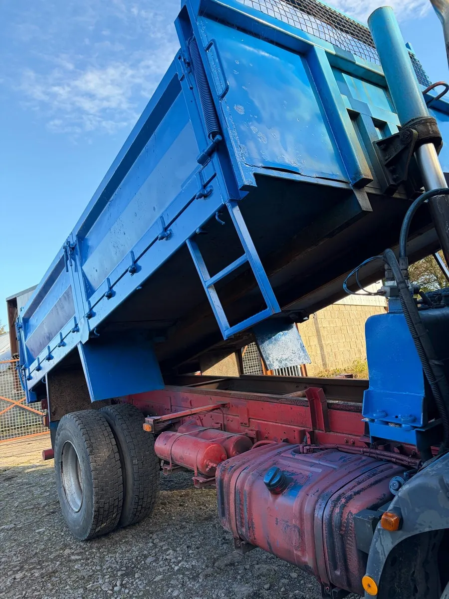 Iveco tipper - Image 4