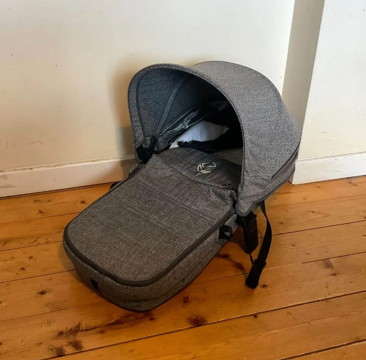 Jané Micro Foldable Carrycot with Mattress - Image 1
