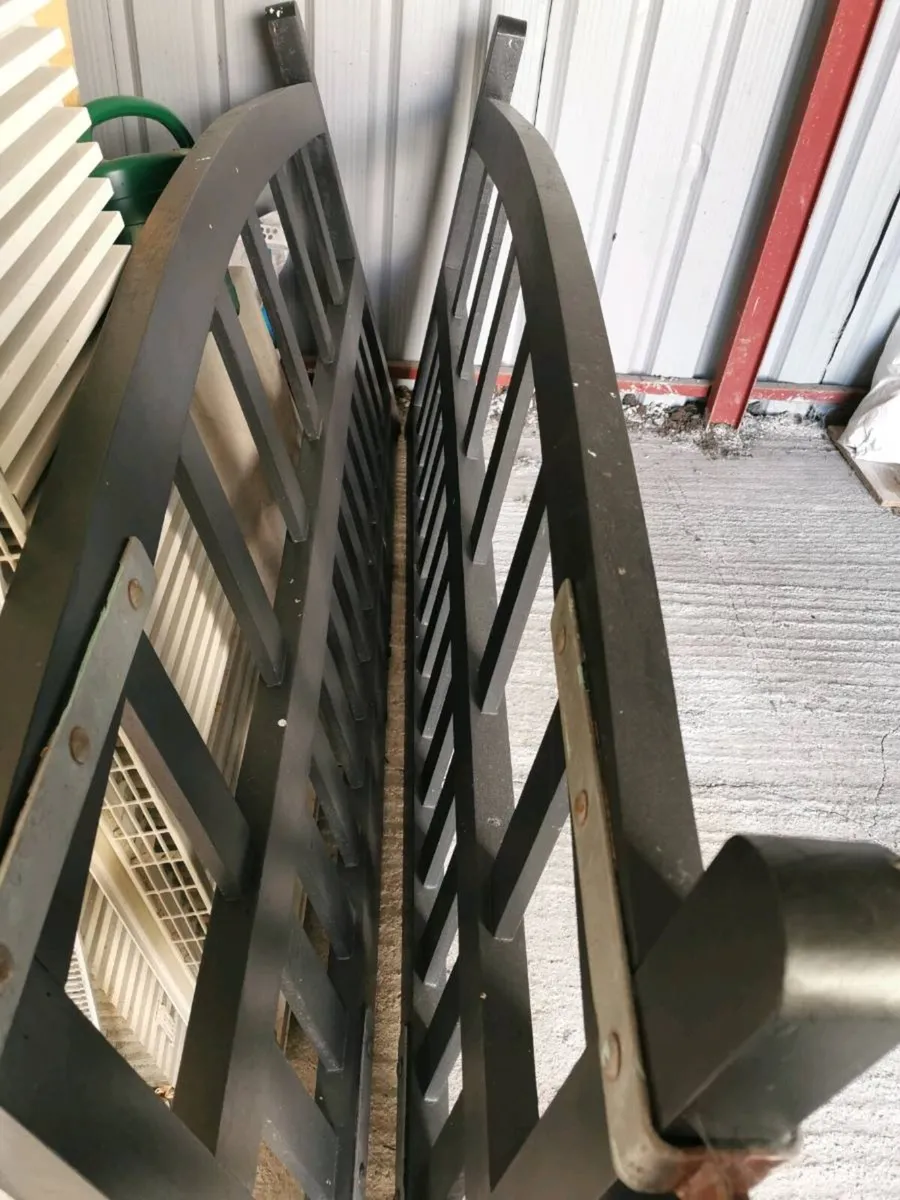 Hardwood Entrance Gates - Image 2