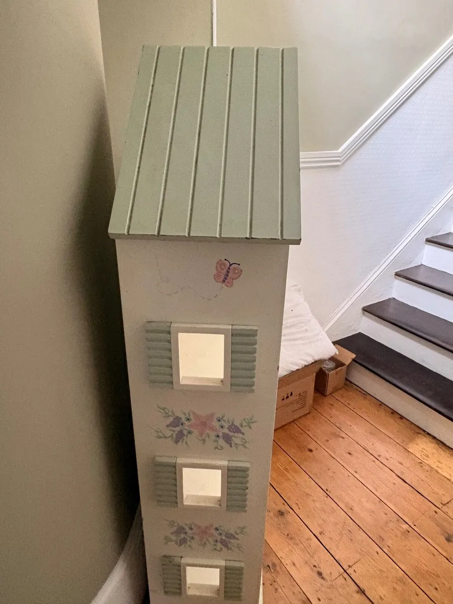 Children’s book shelf - Image 2
