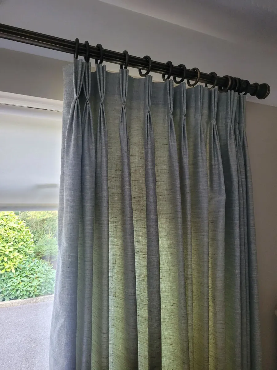 Heavy Curtains - Image 3