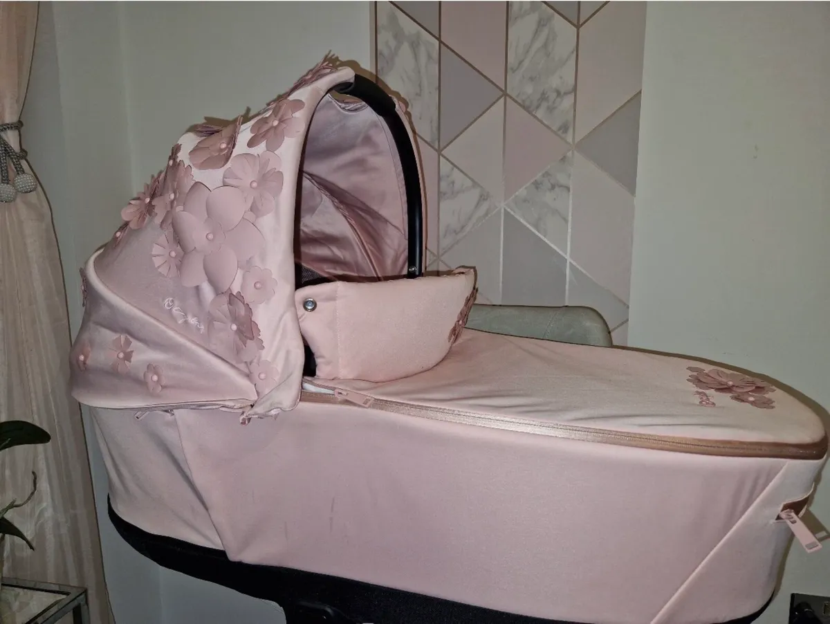 Cybex priam simlply flowers limited edition - Image 2