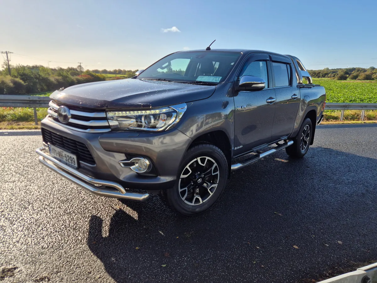 2017 Toyota Hilux |  2.4 D-4D INVINCIBLE - Image 1