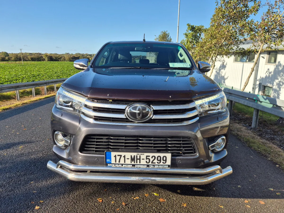 2017 Toyota Hilux |  2.4 D-4D INVINCIBLE - Image 2