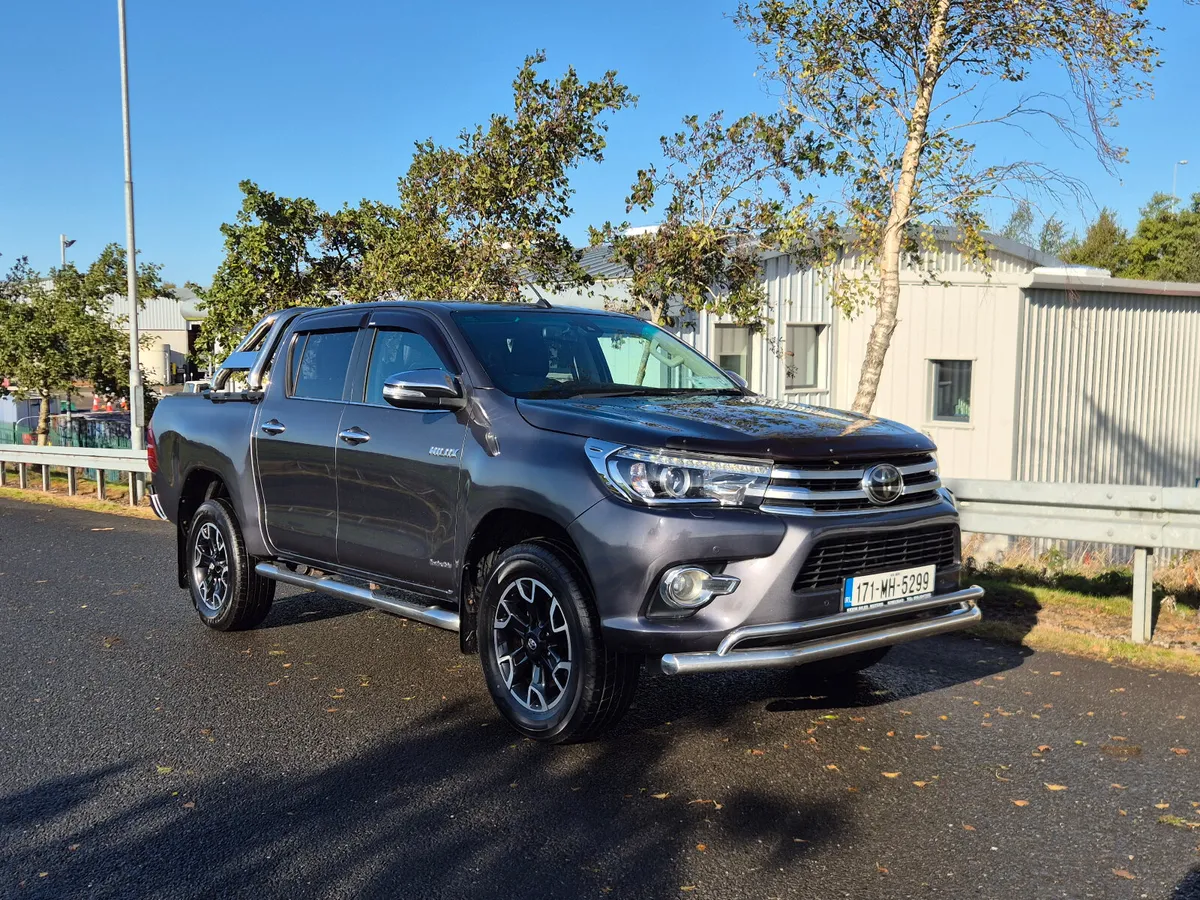 2017 Toyota Hilux |  2.4 D-4D INVINCIBLE - Image 3