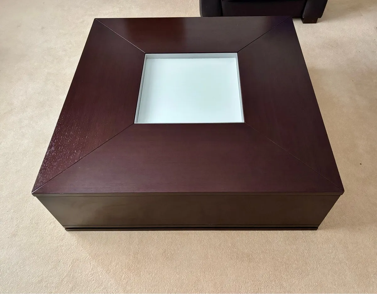 Vintage style coffee table with hidden storage - Image 2