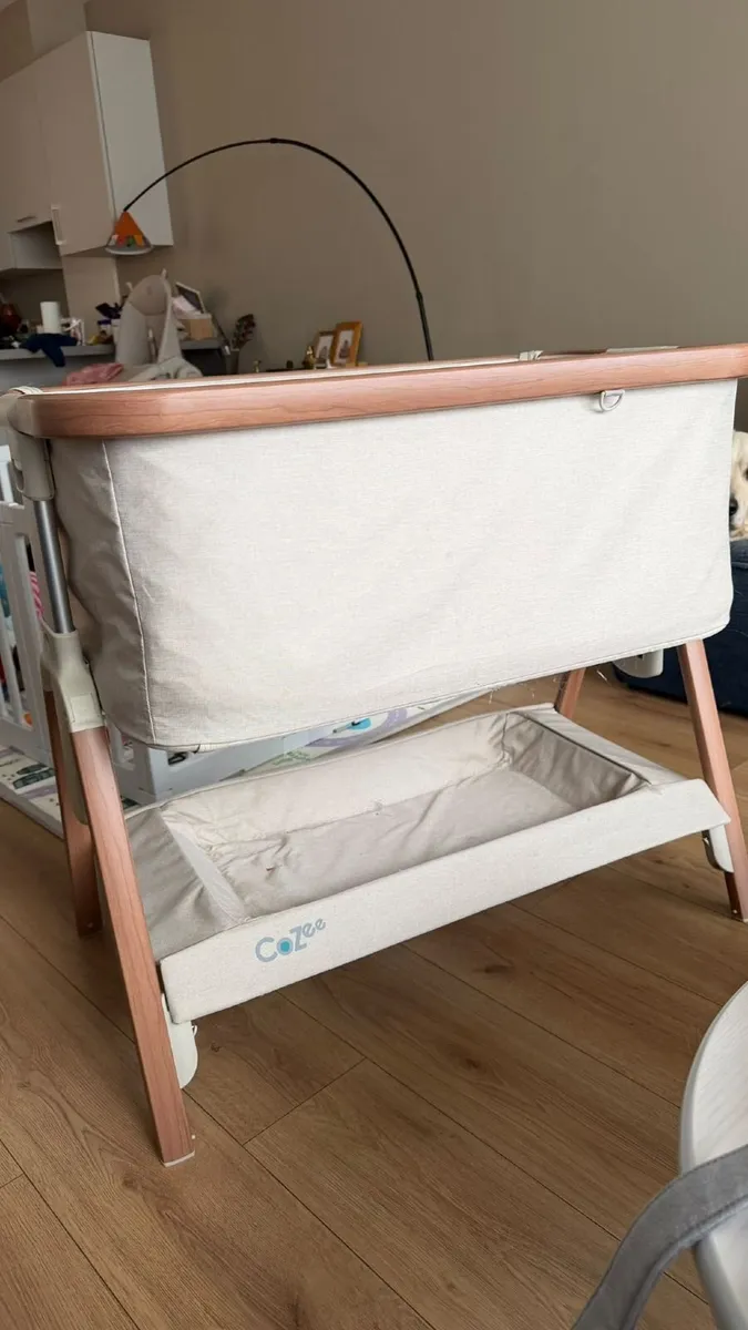 Tutti Bambini CoZee bedside crib, Walnut & Ecru - Image 3