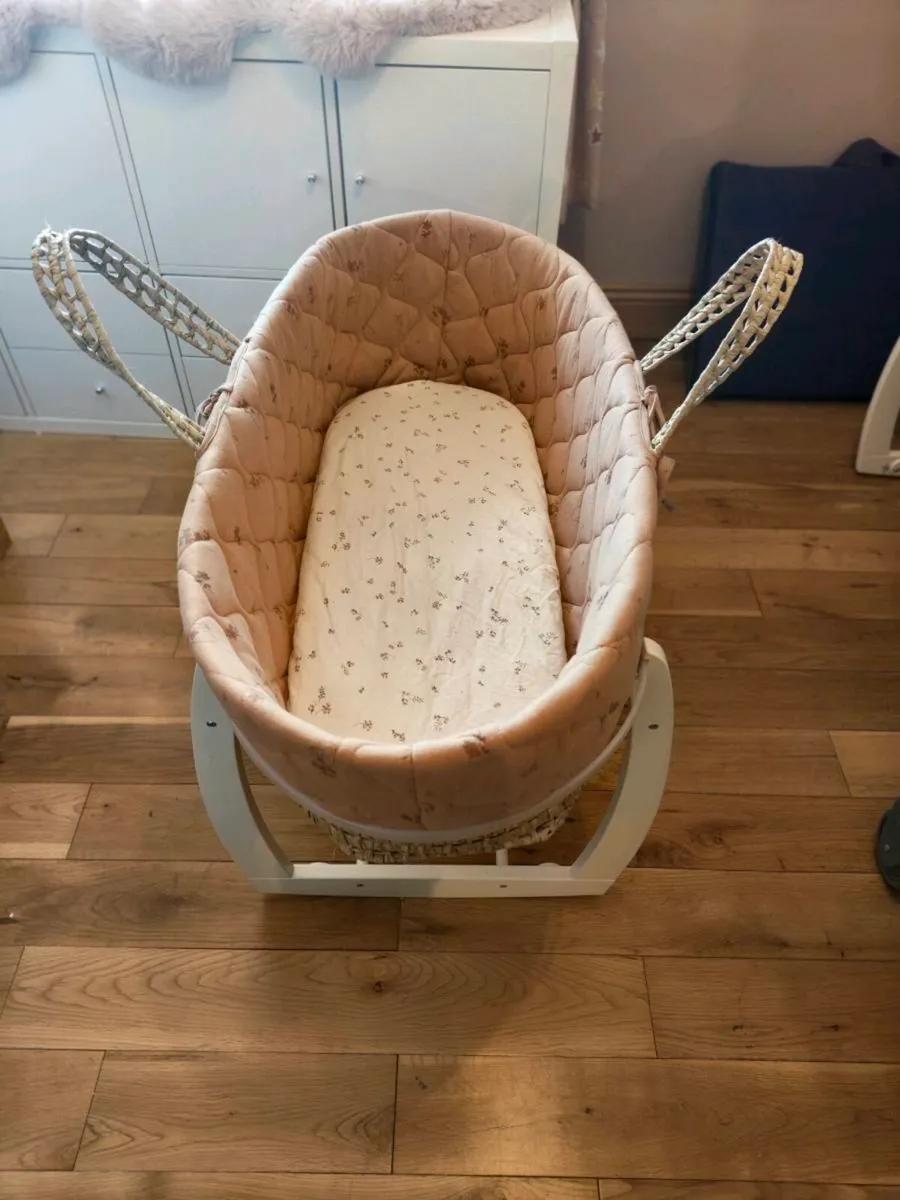 Mamas and papas moses basket - Image 2
