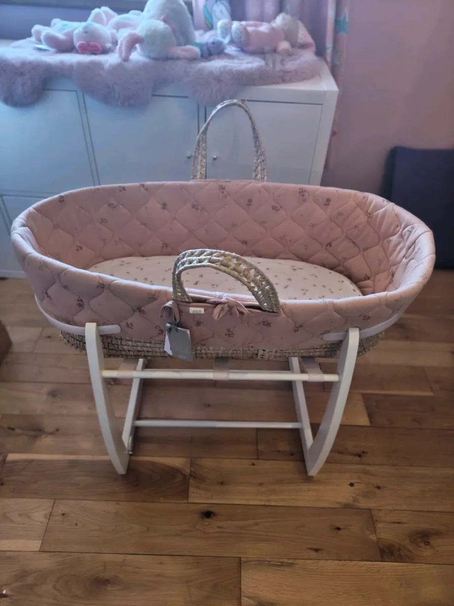 Mamas and papas moses basket - Image 4