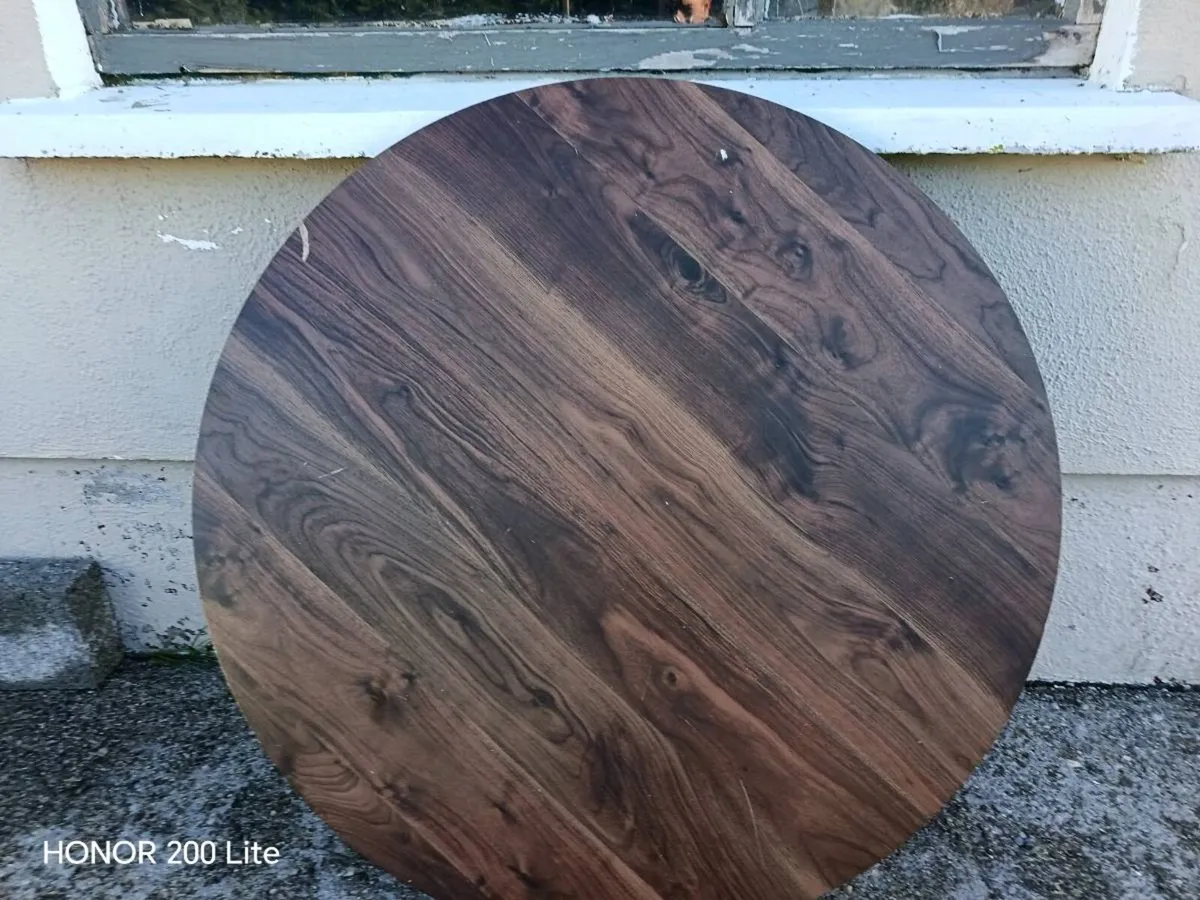 Table with 4 chairs - Image 1