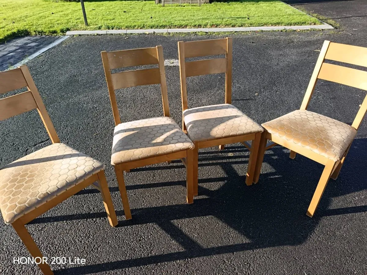 Table with 4 chairs - Image 3