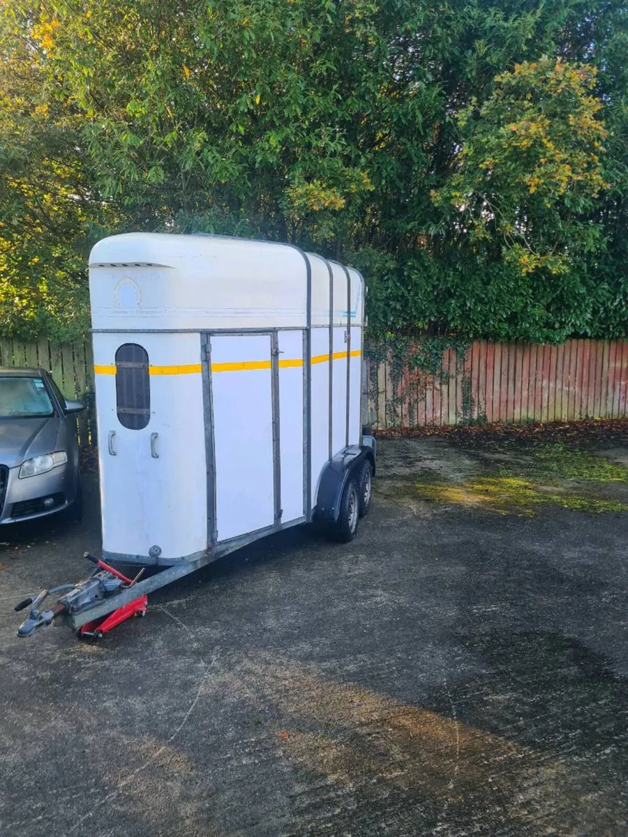 Horse box - Image 1