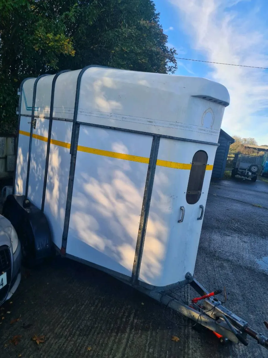 Horse box - Image 2