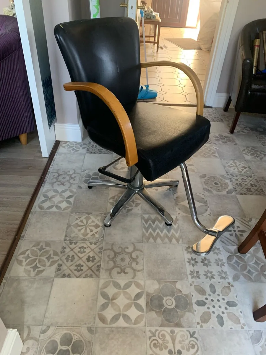 Hairdressing / barber chair m