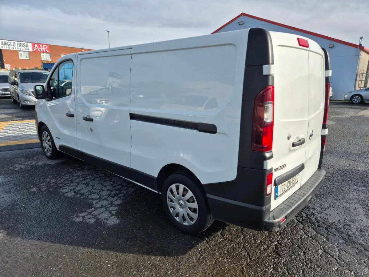 2017 Nissan nv300 - Image 2