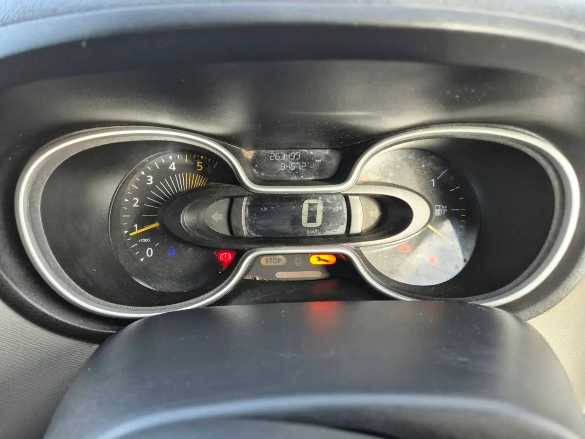 2017 Nissan nv300 - Image 3