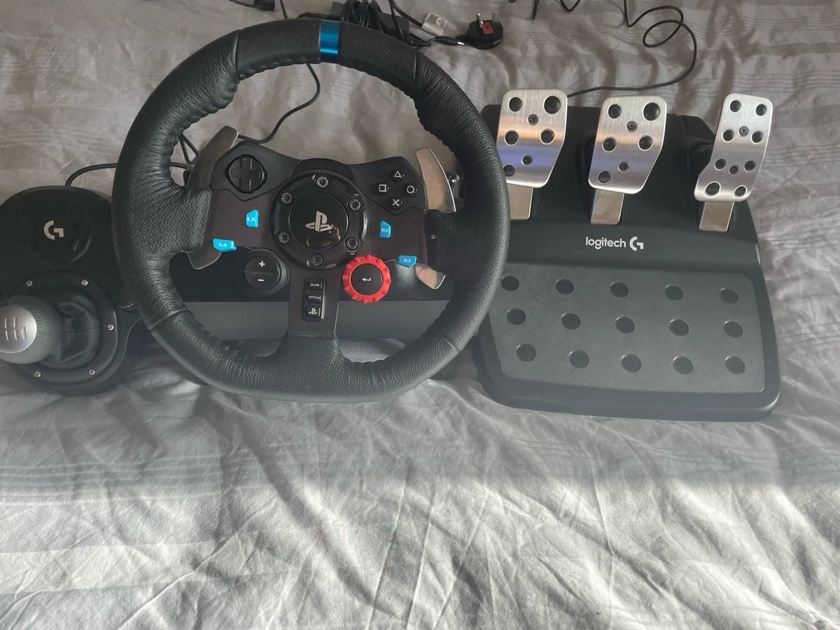 Logitech g29 steering wheel and gear stick - Image 1