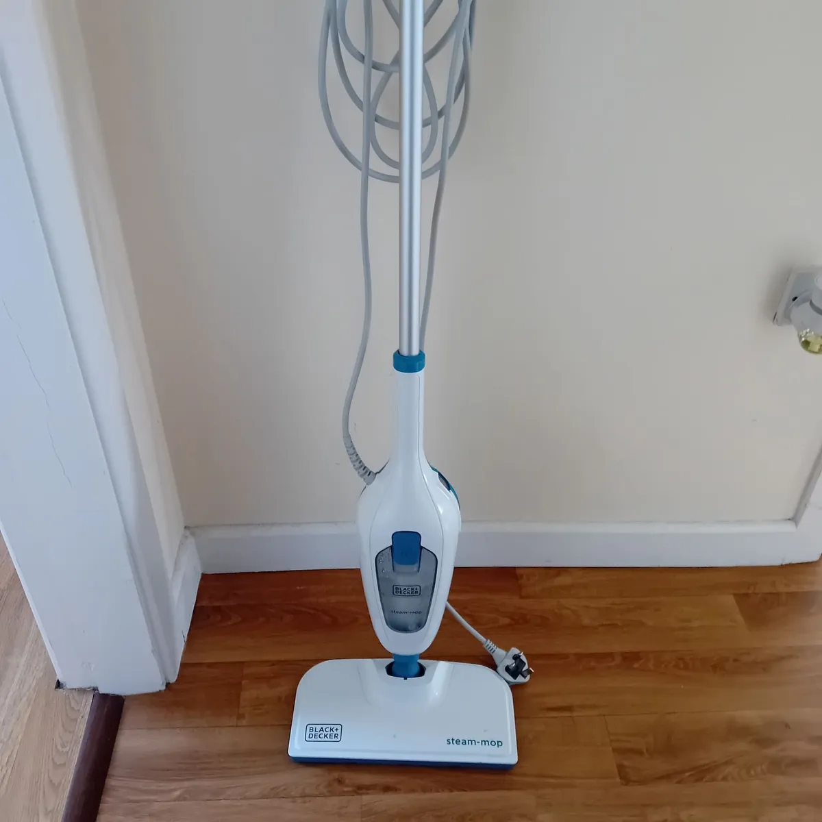 Black & Decker Steam-Mop - Image 1
