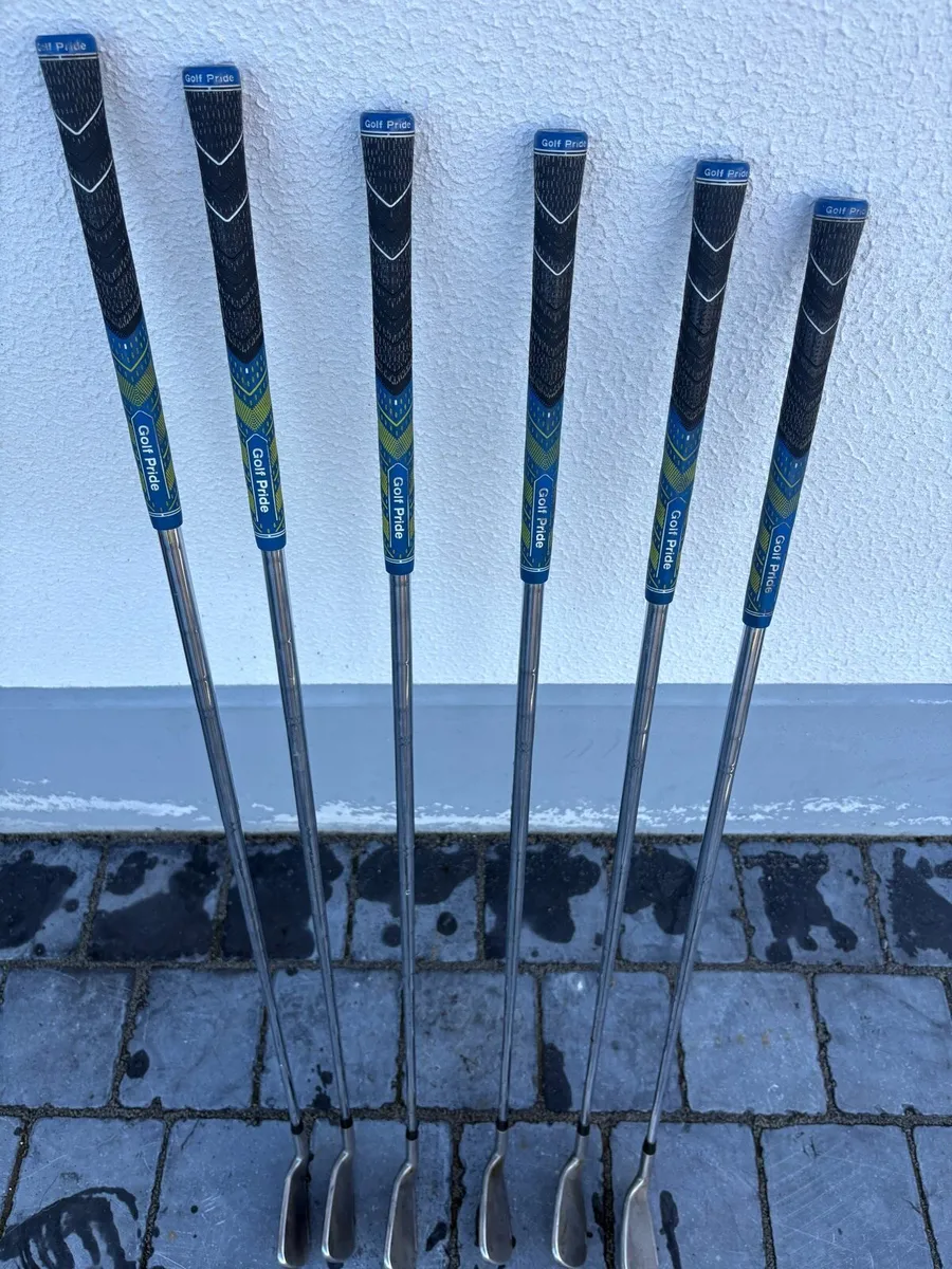 Golf Clubs (irons) - Image 1