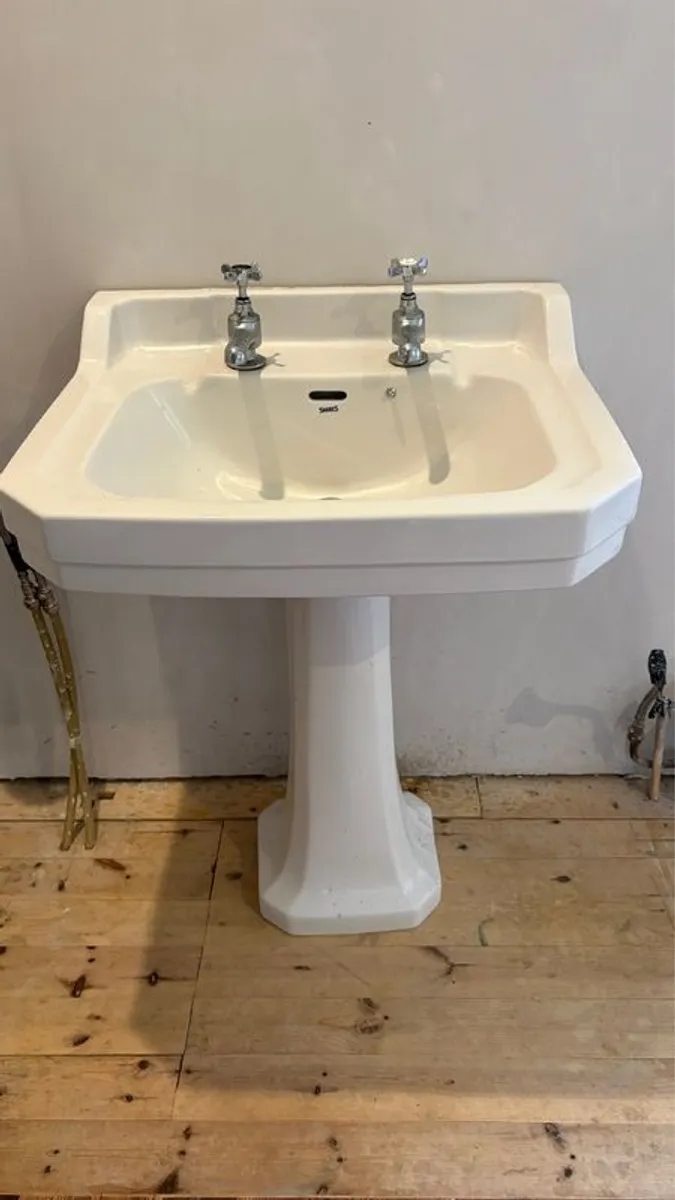 Shires Pedestal Wash Basin with Taps & Waste - Image 1