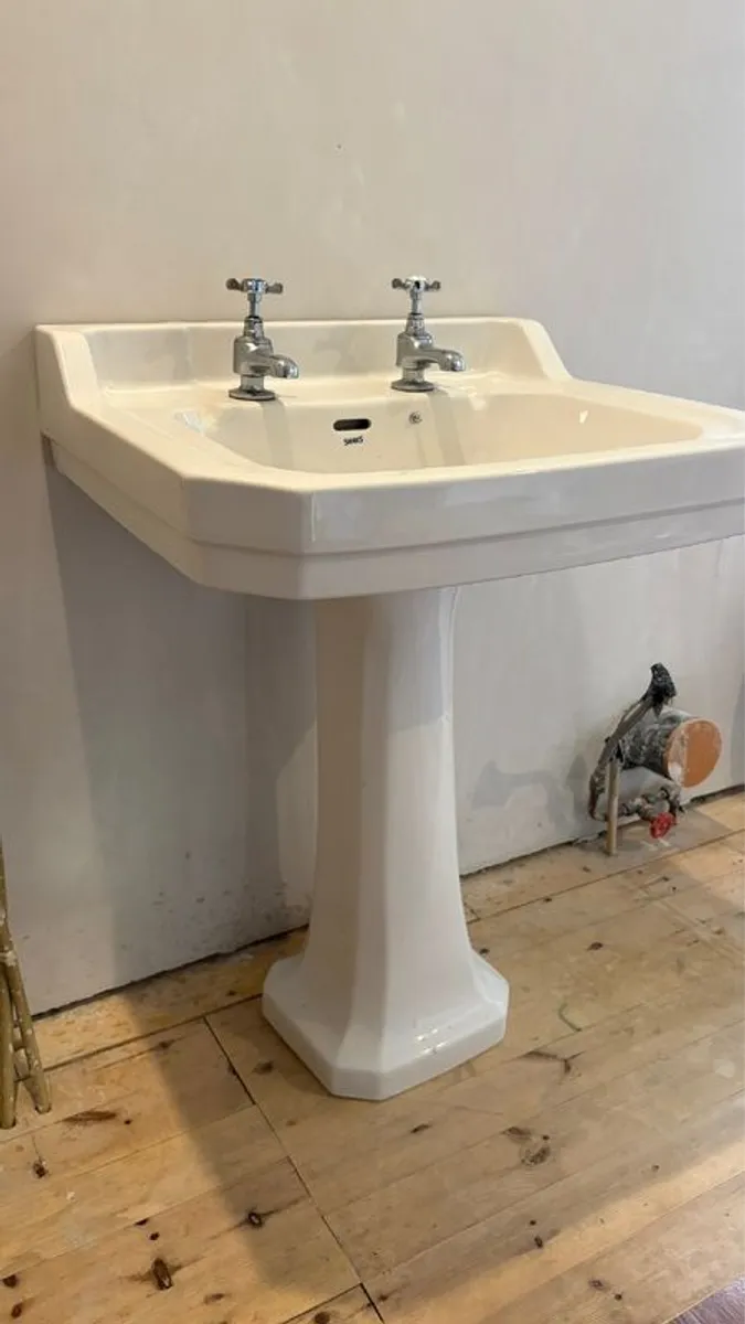 Shires Pedestal Wash Basin with Taps & Waste - Image 4