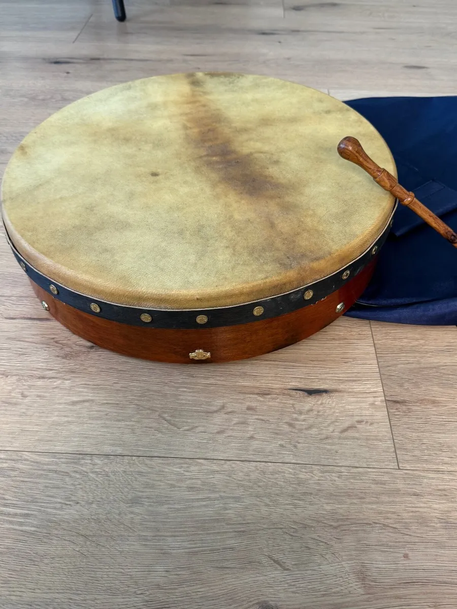Malachy Kearns Handmade Tunable Bodhrán with Case - Image 1