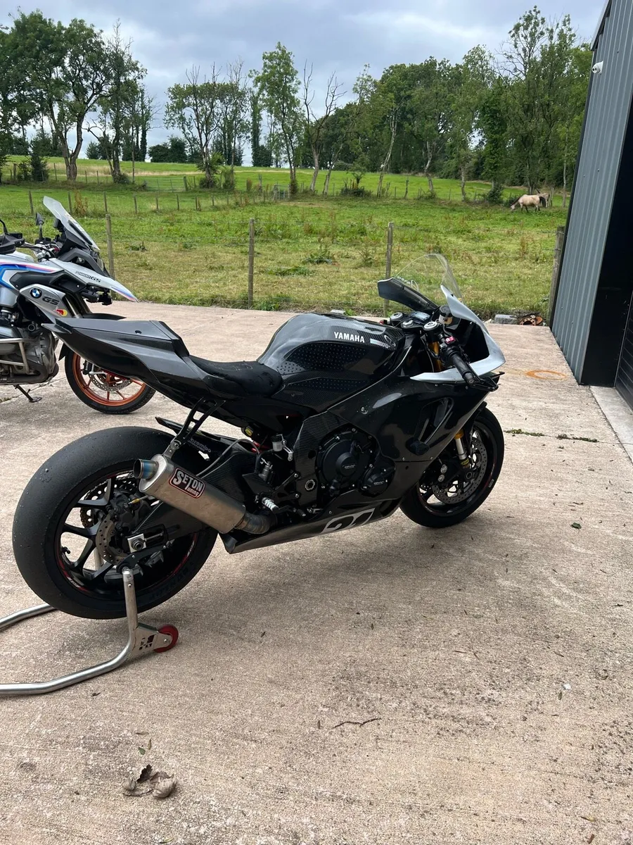 Yamaha R1 race bike 2023 - Image 1