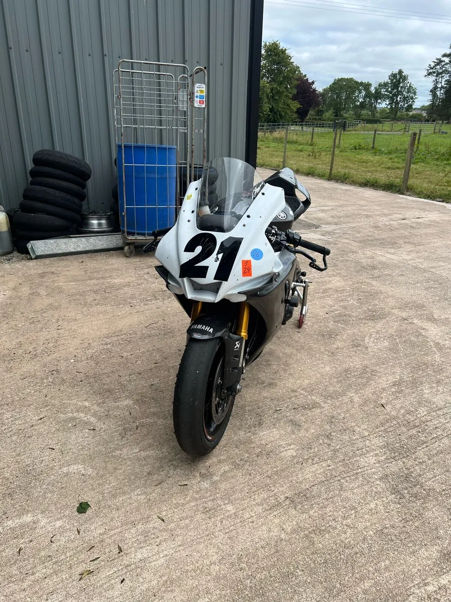 Yamaha R1 race bike 2023 - Image 4
