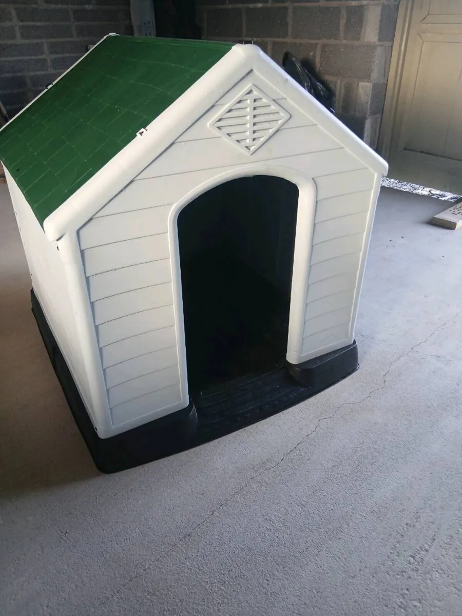 Dog kennel for sale - Image 1