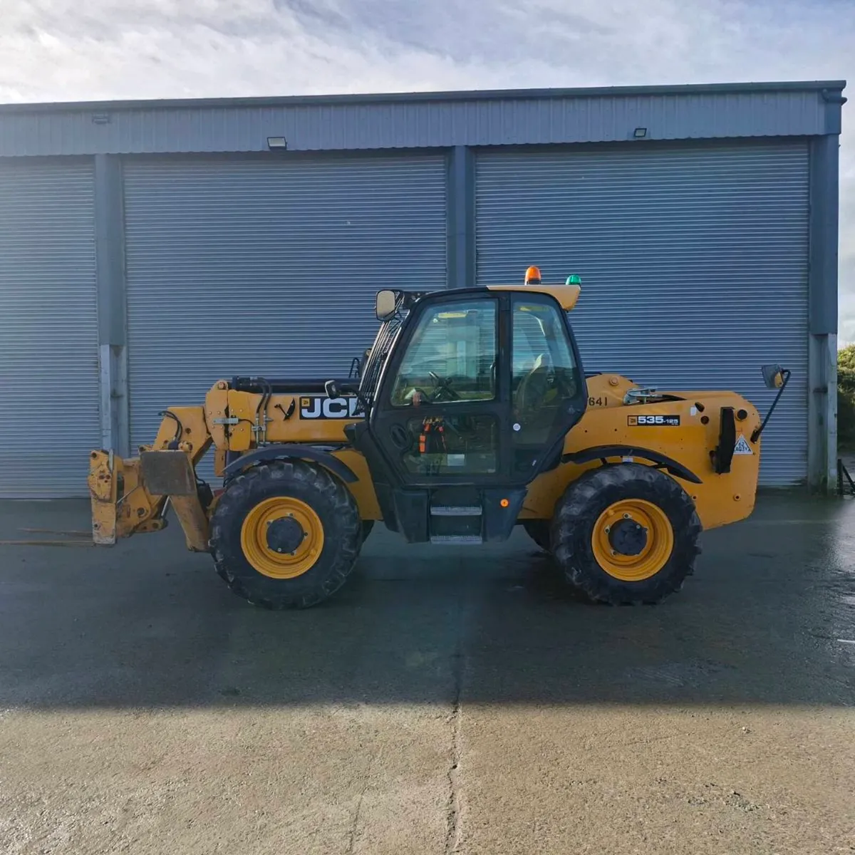 Jcb 535-125 year 2017 - Image 1