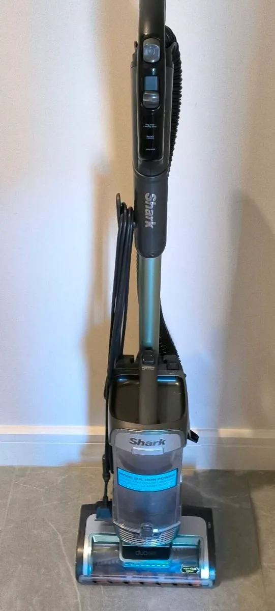 SHARK, VACUUM CLEANER - Image 1