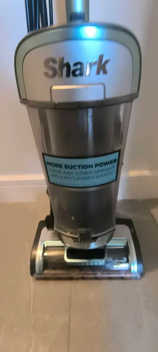SHARK, VACUUM CLEANER - Image 3